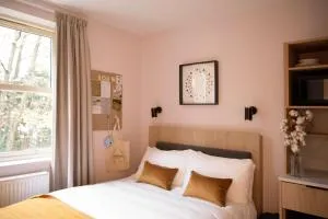 Bob W London Holland Park - Shephers Bush