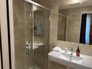 Hotels Excelsior Batignolles : photos des chambres