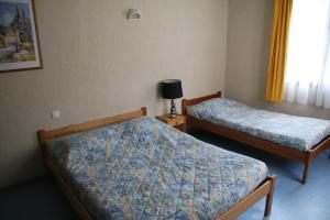 Auberges Gite d'Etape Ascou La Forge : Chambre Triple avec Salle de Bains