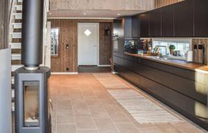 Modern Lakeside Cabins Jacuzzi and Sauna Up To 18 People