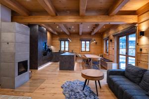 Roubenka Maršov by AlkaTravel - apartmány i celá chalupa