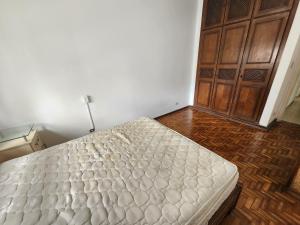 Apartamento 3 quartos , vista ao mar, Pitangueiras , 8 pessoas , 50 metros do mar