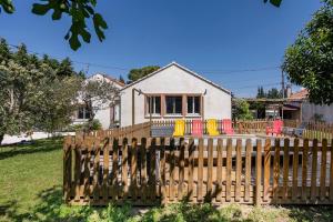 Maisons de vacances Maison de Charme en Provence avec jardin et piscine : Maison 2 Chambres