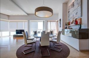 Luxury Seafront Apartment in Tigne With Valletta Views