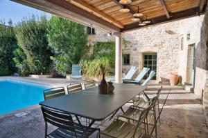 Villas Mas piscine exposition sud Proche Uzes : photos des chambres