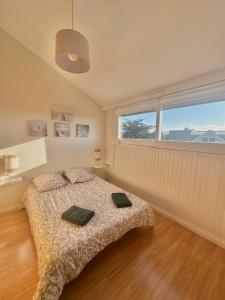 Aux beaux coquillages, vue mer et sur le port