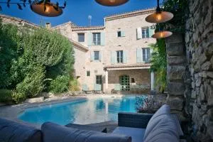 Mas piscine exposition sud Proche Uzès - 瓦朗斯