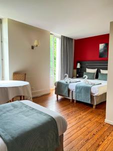 Appart'hotels HOTEL CERISE - LES SOURCES Luxeuil-les-Bains : photos des chambres