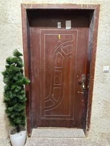 دور أرضي صالة وثلاث غرف نوم