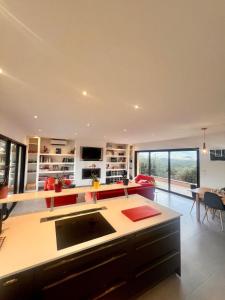 Maisons de vacances Maison Terra Bella, experience authentique en plein coeur du maquis, piscine : photos des chambres
