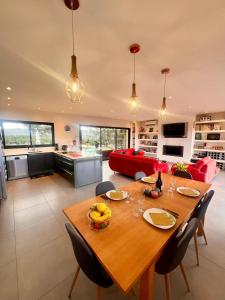 Maisons de vacances Maison Terra Bella, experience authentique en plein coeur du maquis, piscine : photos des chambres