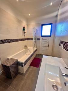 Maisons de vacances Maison Terra Bella, experience authentique en plein coeur du maquis, piscine : Maison 3 Chambres