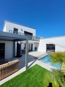 Villa récente spacieuse piscine St Gilles