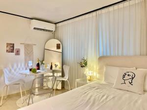 CHOI STAY in Sinsa Apgujeong Kang-nam K-star rode