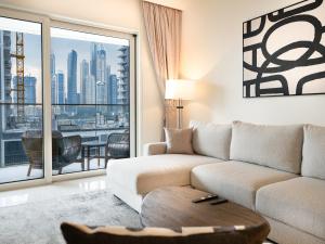 EasyGo- Luxury 1BDR with Beach access- Emaar beach front - 4hvězdičkové hotely ve městě Dubaj