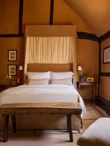 The Merry Harriers Pub - Hascombe