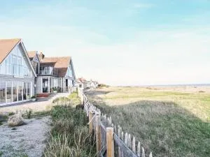 Spinneys Beachfront by The Suffolk Cottage Collection - 索普尼斯