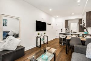 Le Mile End by M11 - Upscale Comfy Studio