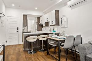 Le Mile End by M11 - Upscale Comfy Studio