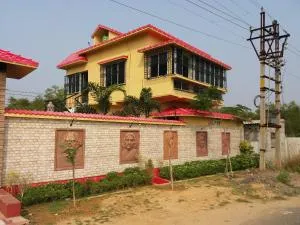 Charulata Home Stay - Budbud