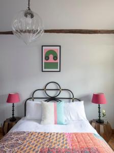 Farmhouse in Suffolk with wild swimming & hot tub