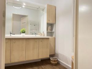 Appt entier 85m2 avec 2 chambres dont 1 suite parentale 1 bureau 1 canapé lit piscine