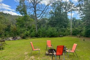 Dog-Friendly Lake George Home 3 Mi to Beach!