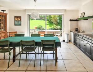 Maisons de vacances Maison pittoresque a Camaret sur Mer avec vue sur mer : photos des chambres