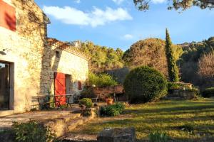 Villa élégante avec piscine privée à Ansouis, vues montagne