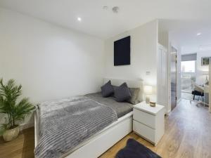Stylish 1BR in Cheltenham Place