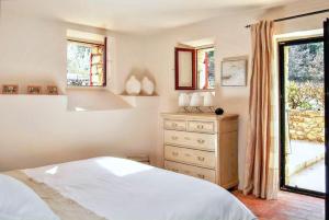 Villas Villa elegante avec piscine privee a Ansouis, vues montagne : photos des chambres