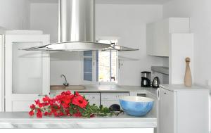 Charming House in Paros, 90 m² with Shared Pool