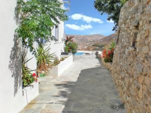 Charming House in Paros, 90 m² with Shared Pool
