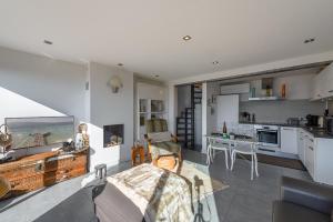 Chalets NEW-Cottage Suspendu - Proche lac, Centre village et Activites by LLA Selections : photos des chambres