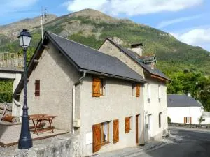 Maison charmante à Sassis avec vue montagne - Grust