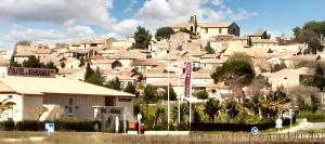 Maisons de vacances Maison charmante a Gallargues-le-Montueux avec piscine partagee : photos des chambres