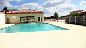 Maisons de vacances Maison charmante a Gallargues-le-Montueux avec piscine partagee : photos des chambres