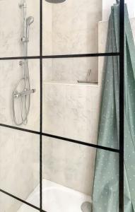 Maisons de vacances Maison elegante a Villalier avec Jacuzzi : photos des chambres