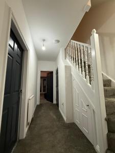 Home away Tamworth Staffordshire 4 Bedroom 3 Bathroom - Semi Detached House