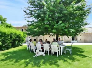 Maisons de vacances Maison charmante a Saint-Vincent-la-Chatre avec piscine partagee : photos des chambres