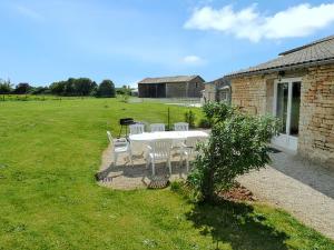 Maison spacieuse avec piscine partagée à Saint-Vincent-la-Châtre.