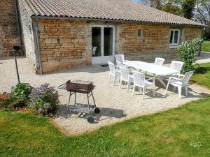 Maison spacieuse avec piscine partagée à Saint-Vincent-la-Châtre.
