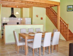 Maison spacieuse avec piscine partagée à Saint-Vincent-la-Châtre.