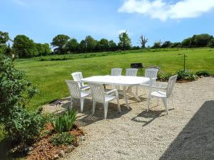 Maison spacieuse avec piscine partagée à Saint-Vincent-la-Châtre.