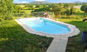 Maison charmante avec piscine privée à Orthoux-Sérignac-Quilhan