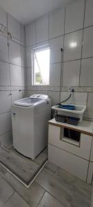 Perto da praia, tres suítes, cozinha, lavanderia e uma vaga de garagem coberta!