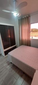 Perto da praia, tres suítes, cozinha, lavanderia e uma vaga de garagem coberta!