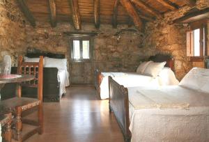 Welcoming House in Paradela with BBQ included