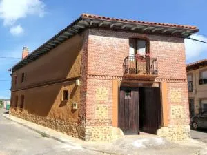 Cosy House in Veguellina de Órbigo with Fenced Garden - Villagallegos