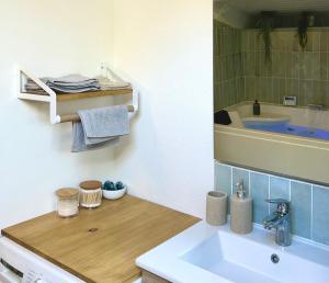 Maisons de vacances L -Ecrin - Balneo & Cineroom : photos des chambres